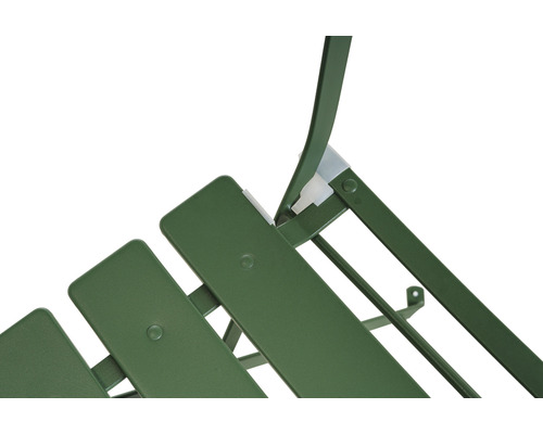 Detailansicht eines grünen Gartenstuhls