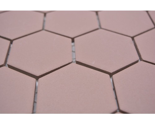 Nahaufnahme von sechseckigen Bodenfliesen