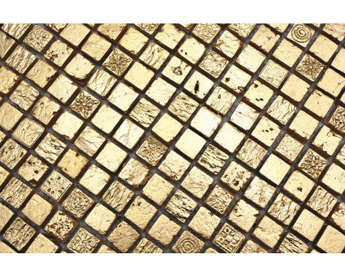 Quadratische Goldmosaikfliesen mit verschiedenen Designs