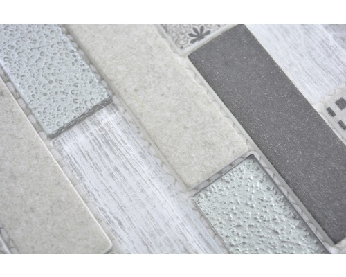 Mosaikfliese mit verschiedenen Oberflächenstrukturen