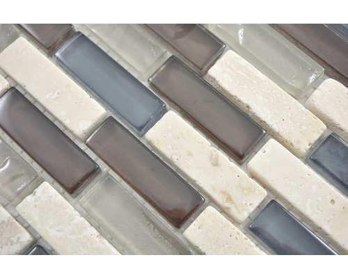 Mosaikfliese aus Glas und Stein im Detail