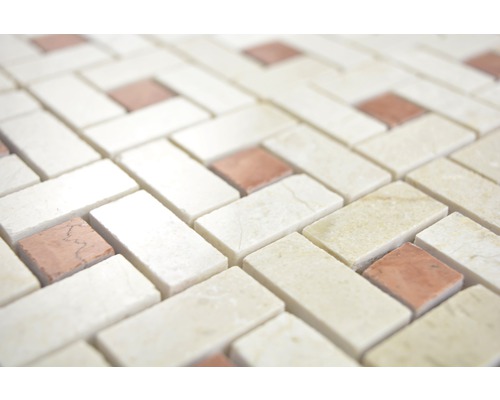 Mosaikfliese mit rechteckigen und quadratischen Steinen