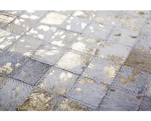 Quadratischer Teppich aus echtem Leder, zusammengesetzt aus einzelnen Stücken