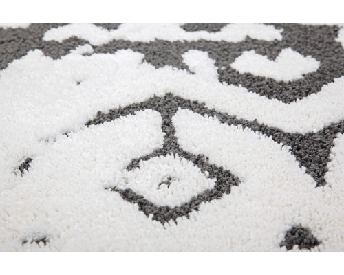 Detailansicht eines Teppichs mit geometrischem Muster