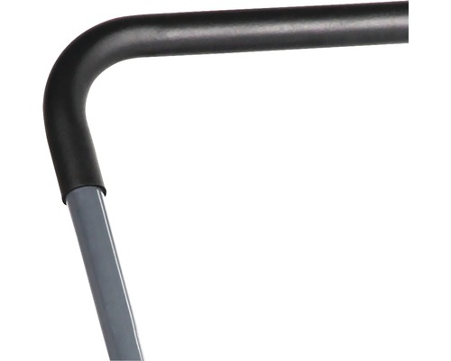 Detailansicht eines Metallgestells mit Griff