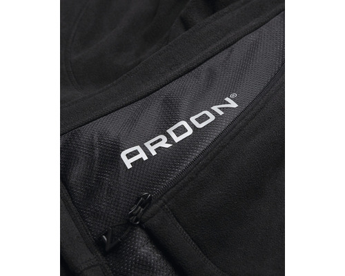 Detailansicht einer schwarzen Arbeitsjacke mit Ardon Logo und Reißverschluss