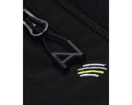 Detailaufnahme einer schwarzen Jacke mit Ardon Logo und Reißverschluss