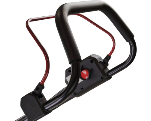 Griff und Bedienelemente eines Rasenmähers