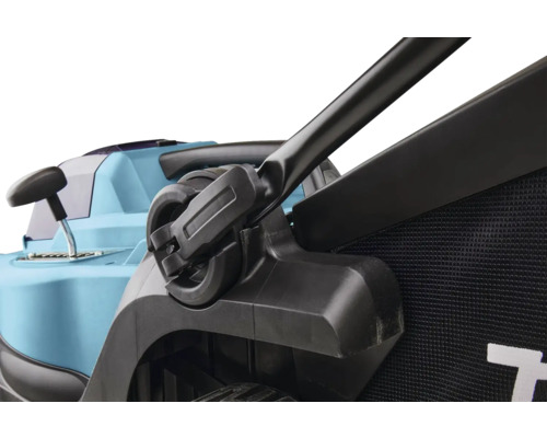 Detailansicht eines Rasenmähers mit Fangkorb