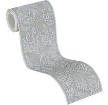 Tapetenbordüre mit Blumenmuster auf einer Rolle