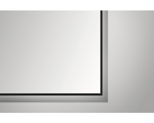 Detailansicht eines Spiegels mit schmalem Rahmen