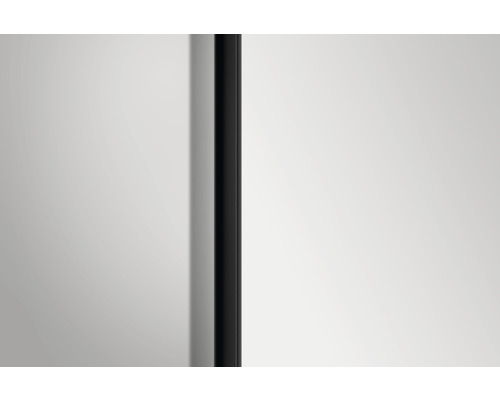 Detailansicht eines Badezimmerschranks mit gerahmter Tür