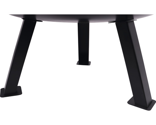 Detailansicht der drei Beine einer Feuerschale aus Metall