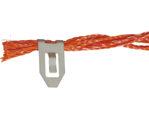 Metallklemme an einer orangefarbenen Schnur