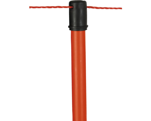 Detailansicht eines Weidezaunpfostens mit roter Litze