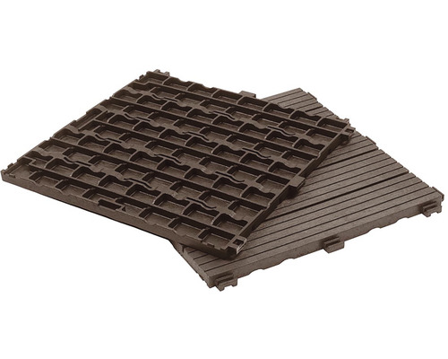 Zwei Terrassenfliesen aus Kunststoff