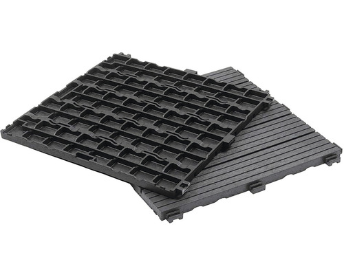 Zwei Terrassenfliesen aus Kunststoff