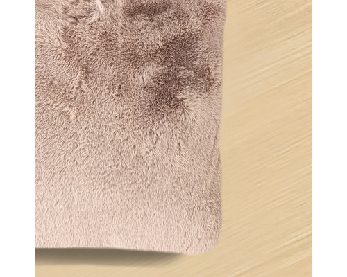 Detailansicht eines hochflorigen Teppichs