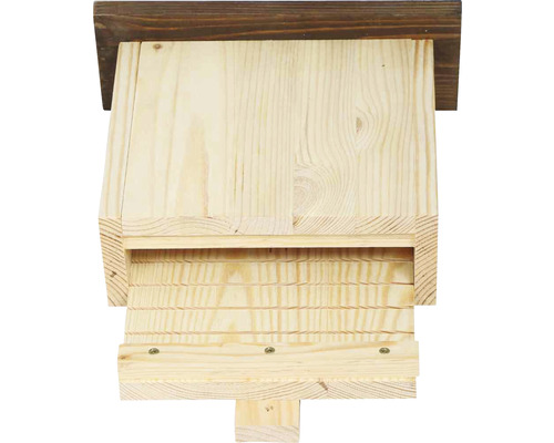 Fledermauskasten aus Holz mit braunem Dach