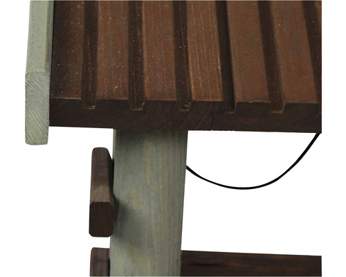 Detailansicht eines Gartenmöbelstücks aus Holz