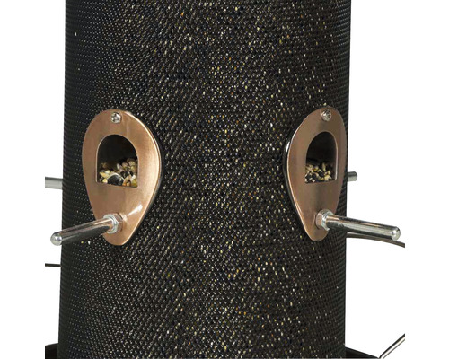 Detailansicht einer Vogel futtersäule mit Öffnungen für Vogelfutter