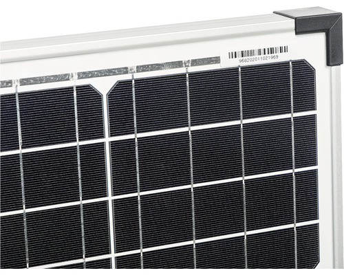 Detailansicht eines Solarmoduls mit Zellenstruktur und Rahmen.