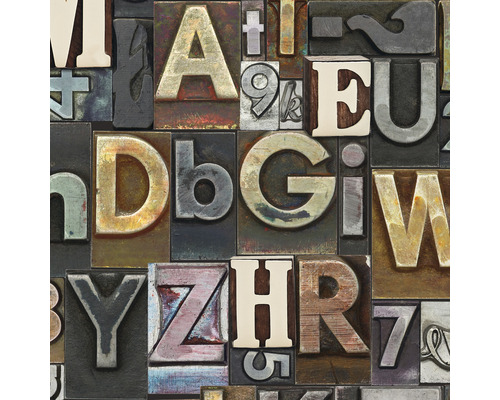 Anordnung von alten Druckbuchstaben aus Metall