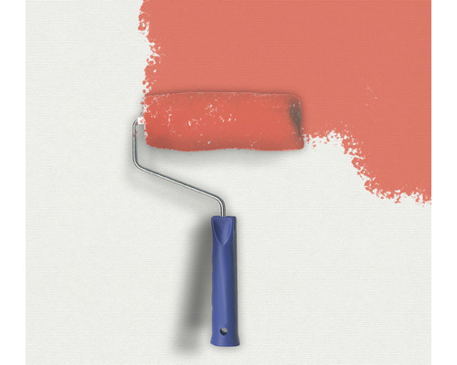 Farbroller mit Farbe an der Wand