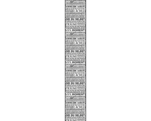 Tapete mit aufgedruckten Wörtern und Sätzen