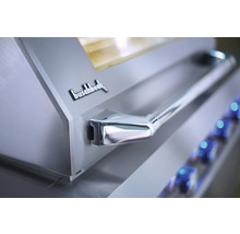 Detailansicht eines Buschbeck Grills mit Griff und Logo