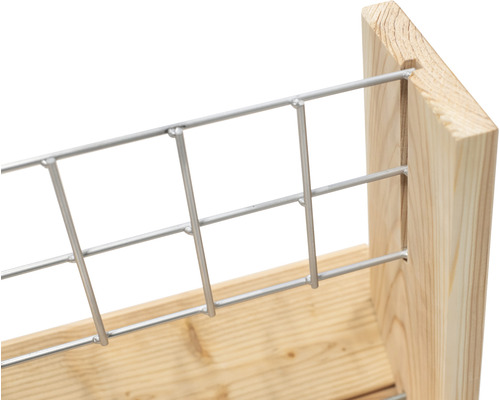 Detailansicht eines Holzrahmens mit Drahtgitter