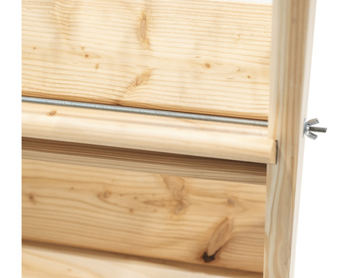 Detailansicht eines Holzregals mit Gewindestange und Flügelmutter