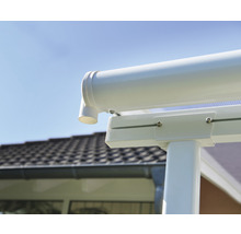 Detailansicht einer Terrassenüberdachung mit Entwässerungssystem