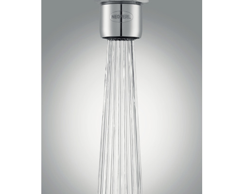 Neoperl Logo auf einem Wasserhahn mit Wasserstrahl