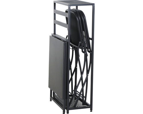 Klappstühle mit Tisch und Gestell zur Aufbewahrung.