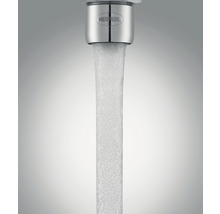 Wasserhahn mit laufendem Wasser und Neoperl Logo