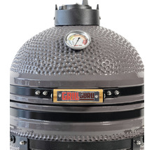 Detailansicht eines Keramikgrills mit Thermometer und Grill Guru Logo