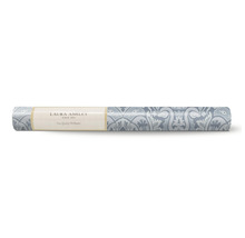 Eine Rolle Laura Ashley Feine Qualität Tapete mit floralem Muster.
