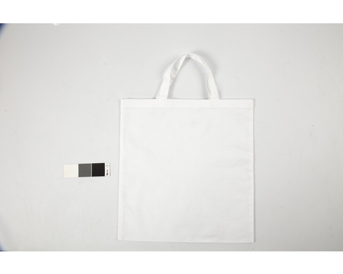 Weiße Stofftasche mit Tragegriffen