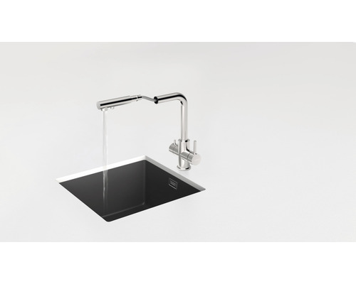 Küchenspüle mit ausziehbarer Armatur und fließendem Wasser