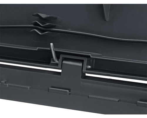 Detailaufnahme einer Gepäckbox mit Befestigungsmechanismus