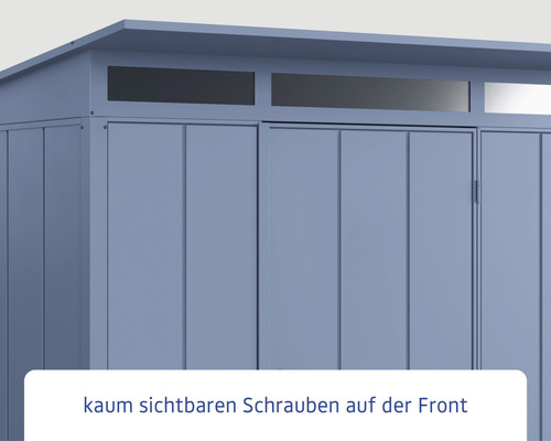 Detailansicht eines Gerätehauses mit Doppeltür und Oberlicht