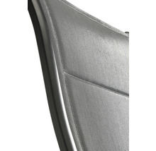 Detailansicht eines Gartenstuhls mit Textilbespannung