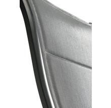 Detailansicht eines Stuhls mit Textilbespannung