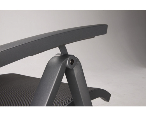 Detailansicht der Armlehne eines Bürostuhls