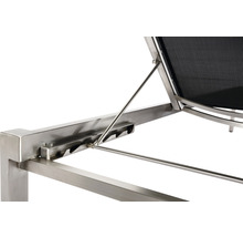 Detailansicht der verstellbaren Rückenlehne einer Gartenliege aus Metall