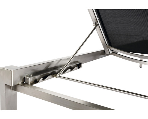 Detailansicht der verstellbaren Rückenlehne einer Gartenliege aus Metall