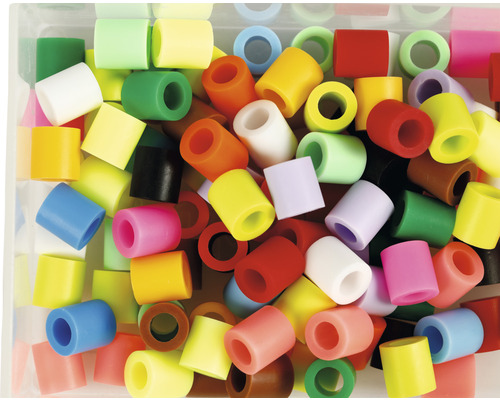 Bügelperlen in verschiedenen Formen und Farben