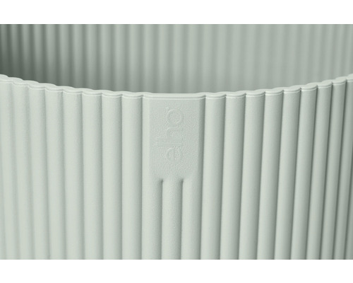 Detailansicht eines gerippten Blumentopfes