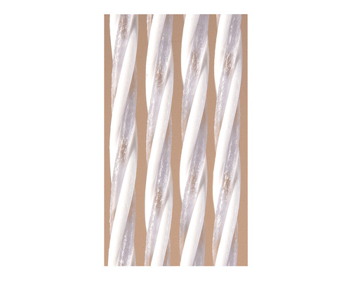 Nahaufnahme von gedrehten, weißen Elektrokabeln